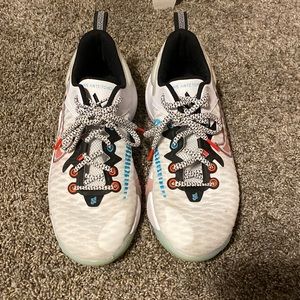 WOMENS BASKETBALL SHOES